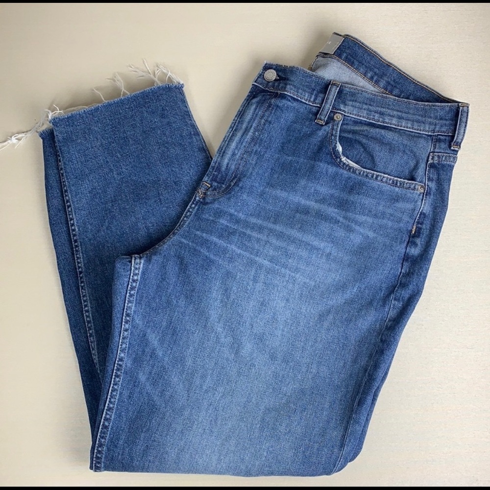 Everlane Cheeky Denim Jeans with Raw Hem